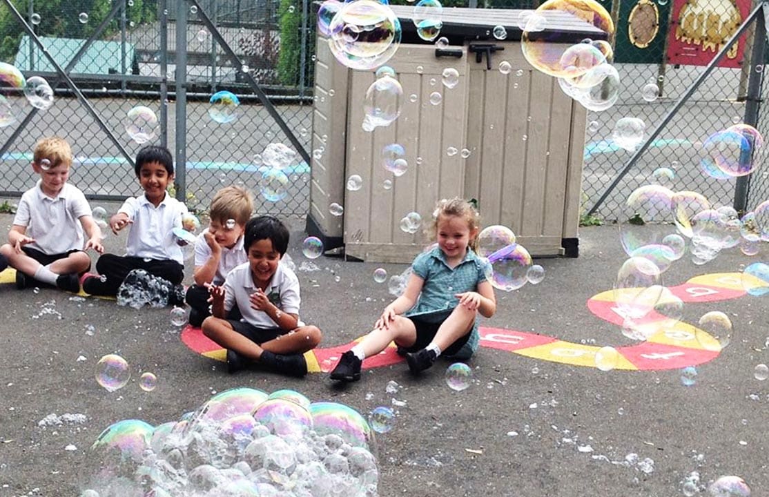 Foresters School - London - bubble fun